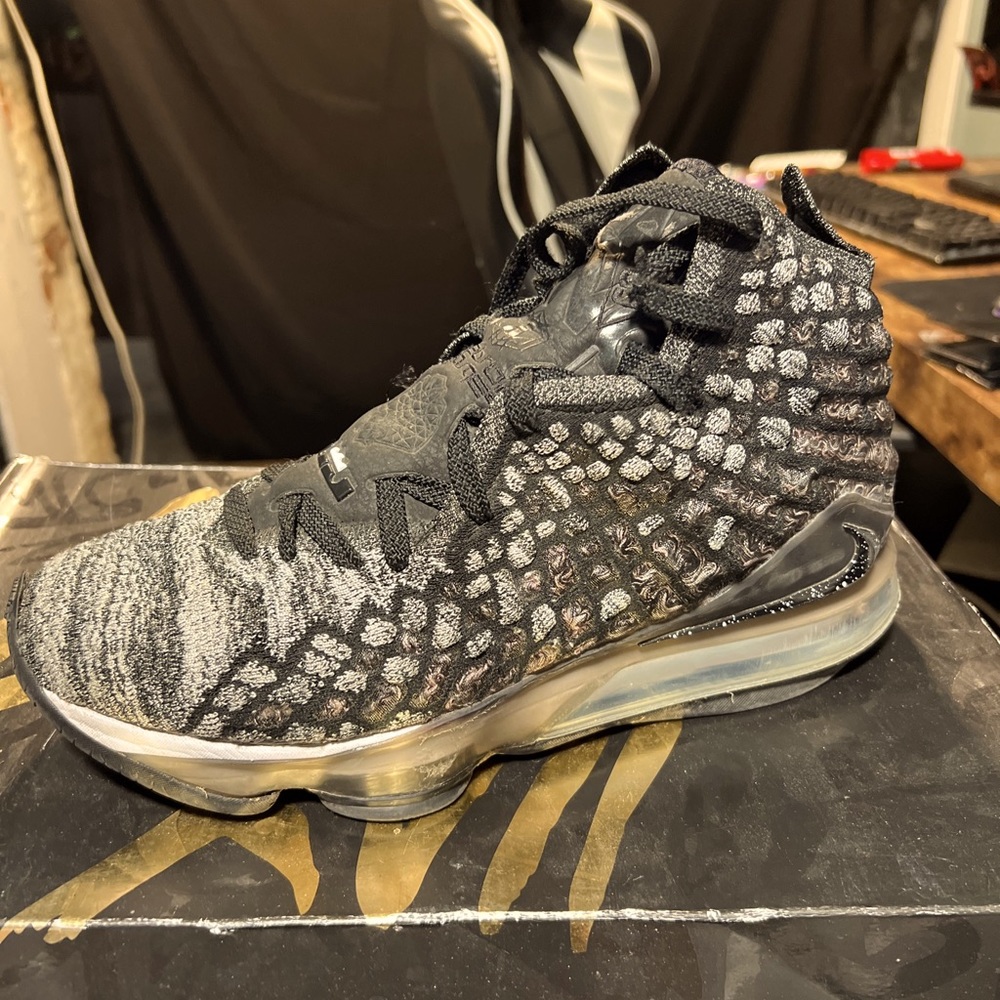Lebron XVII basketball shoes, size 8, men’s